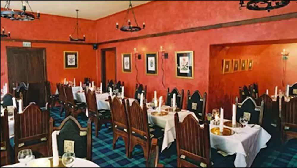 Tulloch Castle Hotel 'A Bespoke Hotel' Dingwall Restaurant photo